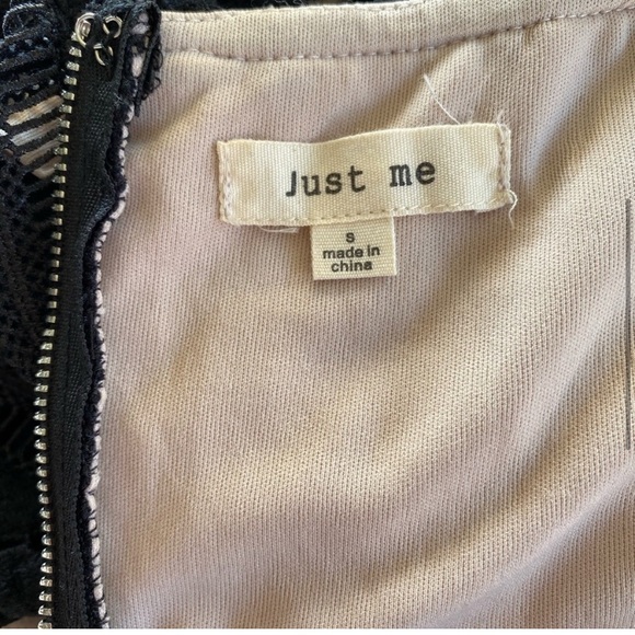 Just Me Lace Dress - Picture 3 of 5